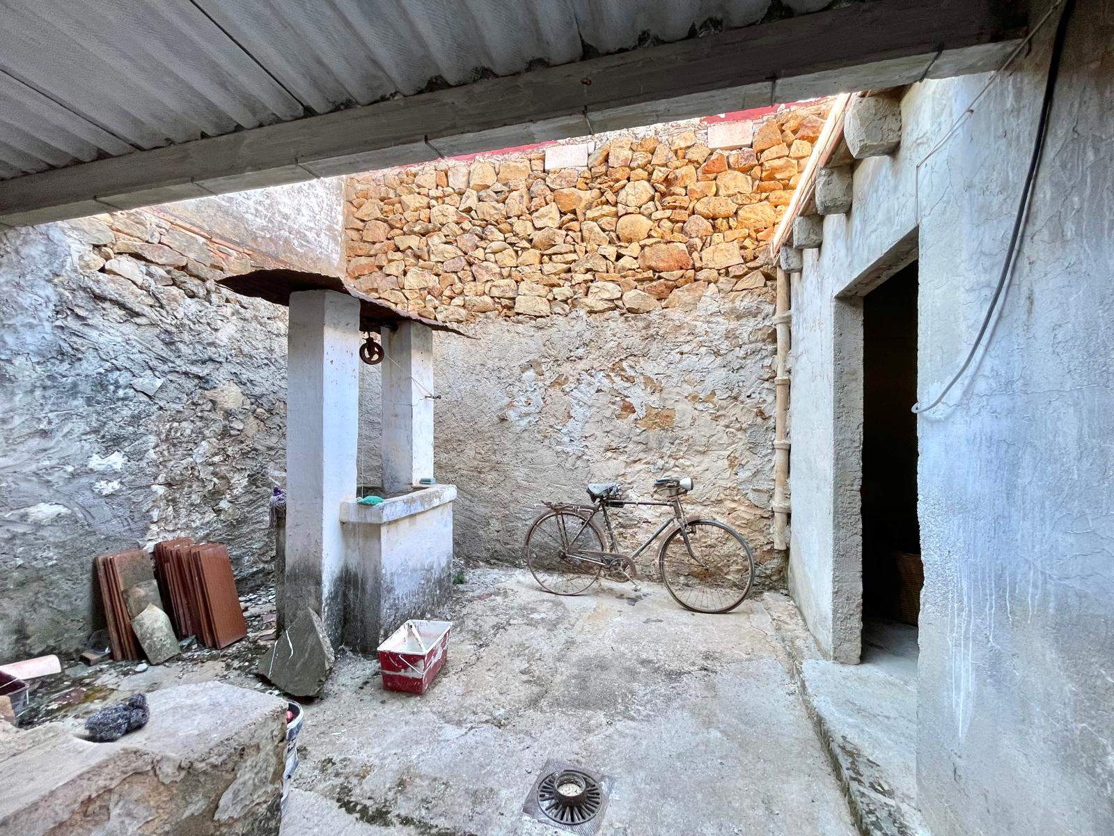 2-1LU3WOD - Authentic Village House with Building License and Approved Project for Sale in Jesús Pobre