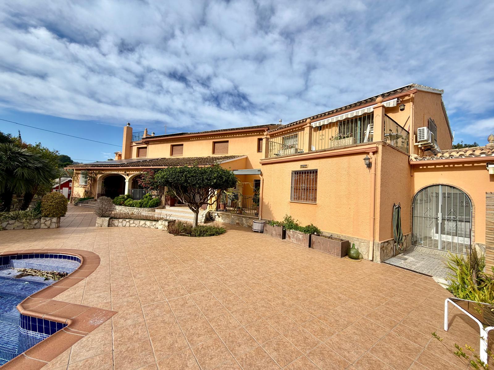 2-LQU0WV - Dream Villa for Sale, in the Heart of Nature with Guest Apartment
