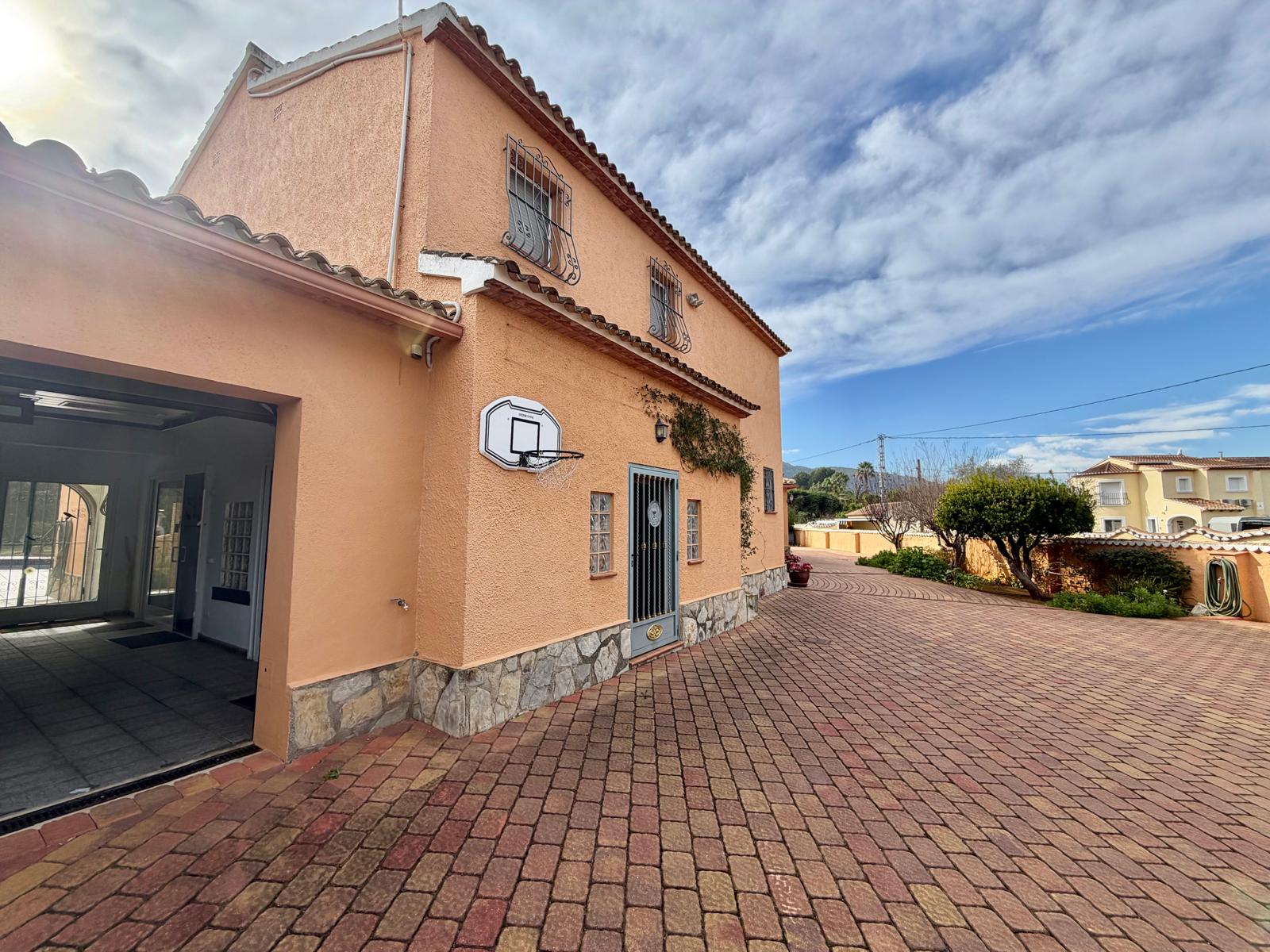 2-LQU0WV - Dream Villa for Sale, in the Heart of Nature with Guest Apartment