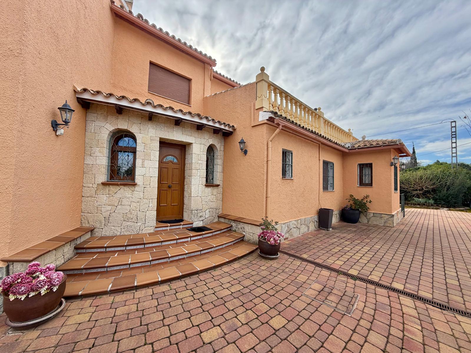 2-LQU0WV - Dream Villa for Sale, in the Heart of Nature with Guest Apartment