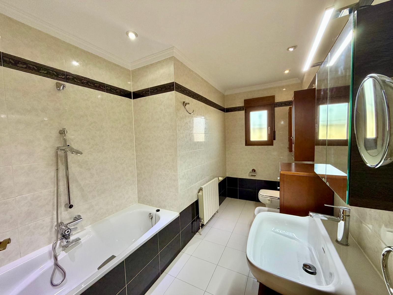 2-LQU0WV - Dream Villa for Sale, in the Heart of Nature with Guest Apartment