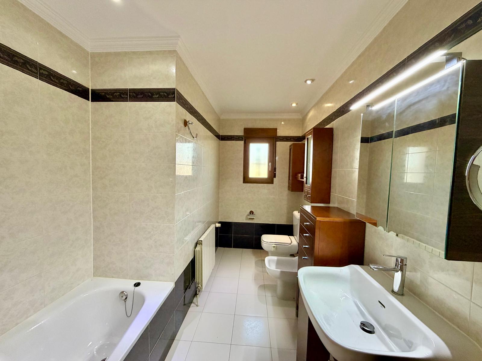 2-LQU0WV - Dream Villa for Sale, in the Heart of Nature with Guest Apartment