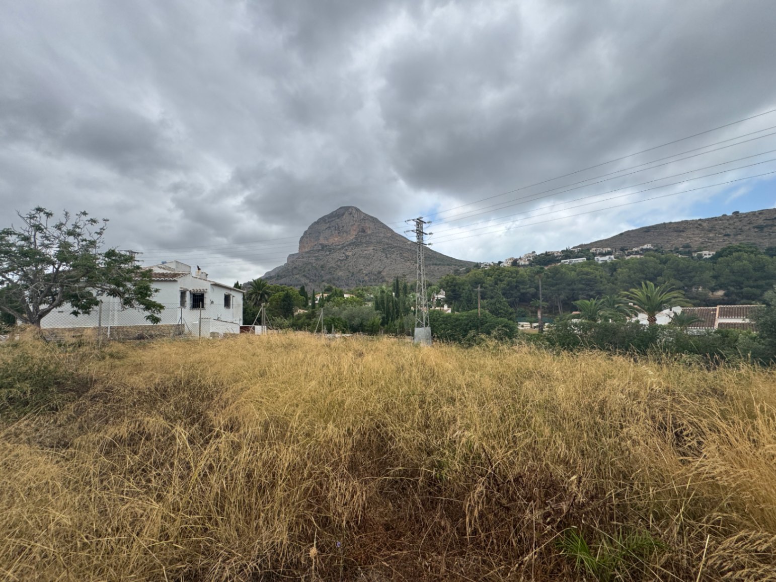 Parcela exclusiva en Montgó Castellans con vistas panorámicas y gran privacidad - 3