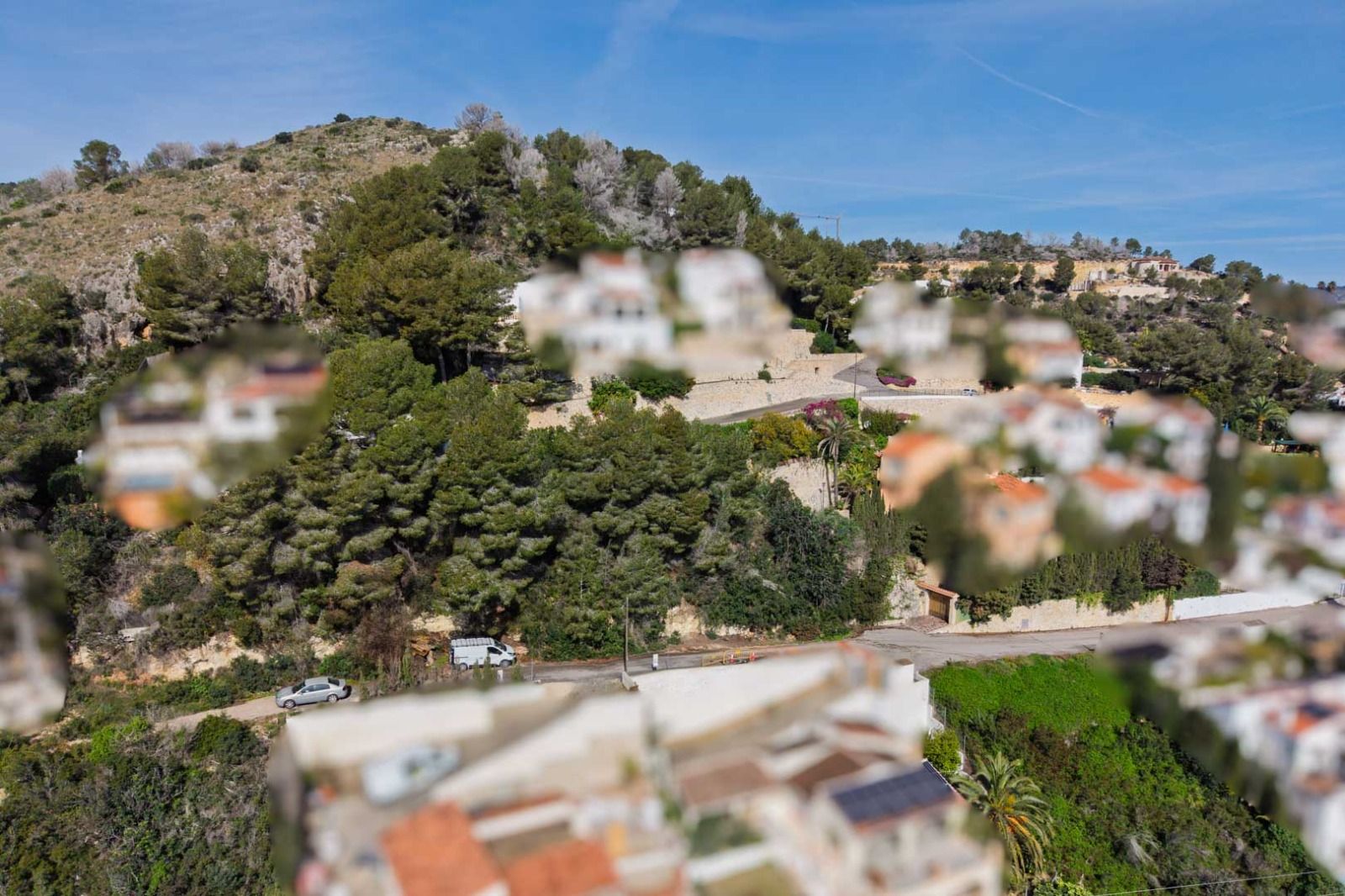 Parcela con vistas al mar en Sol de Este, ubicación tranquila y gran potencial en Jávea - 3