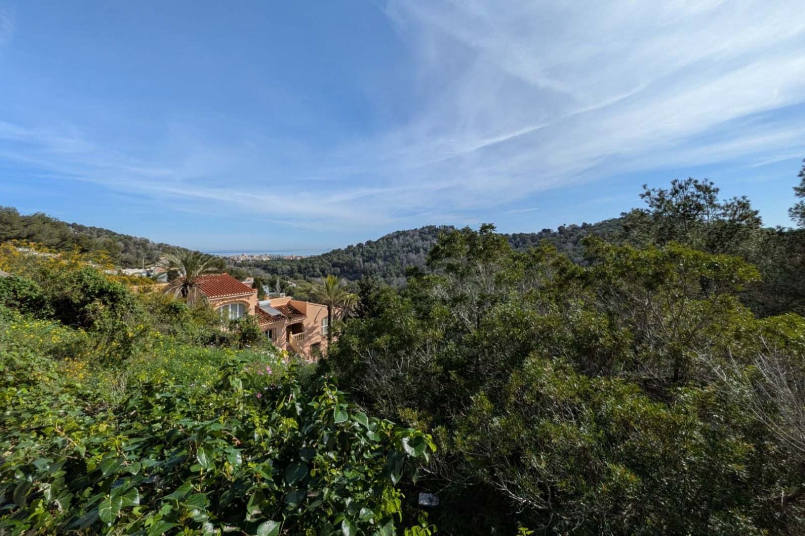 Parcela con vistas al mar en Sol de Este, ubicación tranquila y gran potencial en Jávea - 5