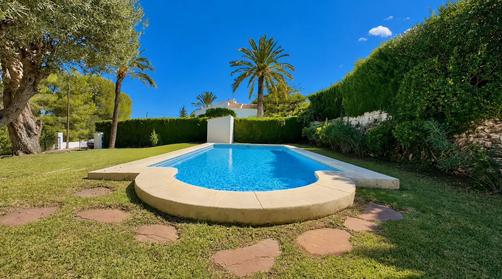 2-4B8K79 - Traditional villa for sale in Javea just a few meters from Arenal beach.
