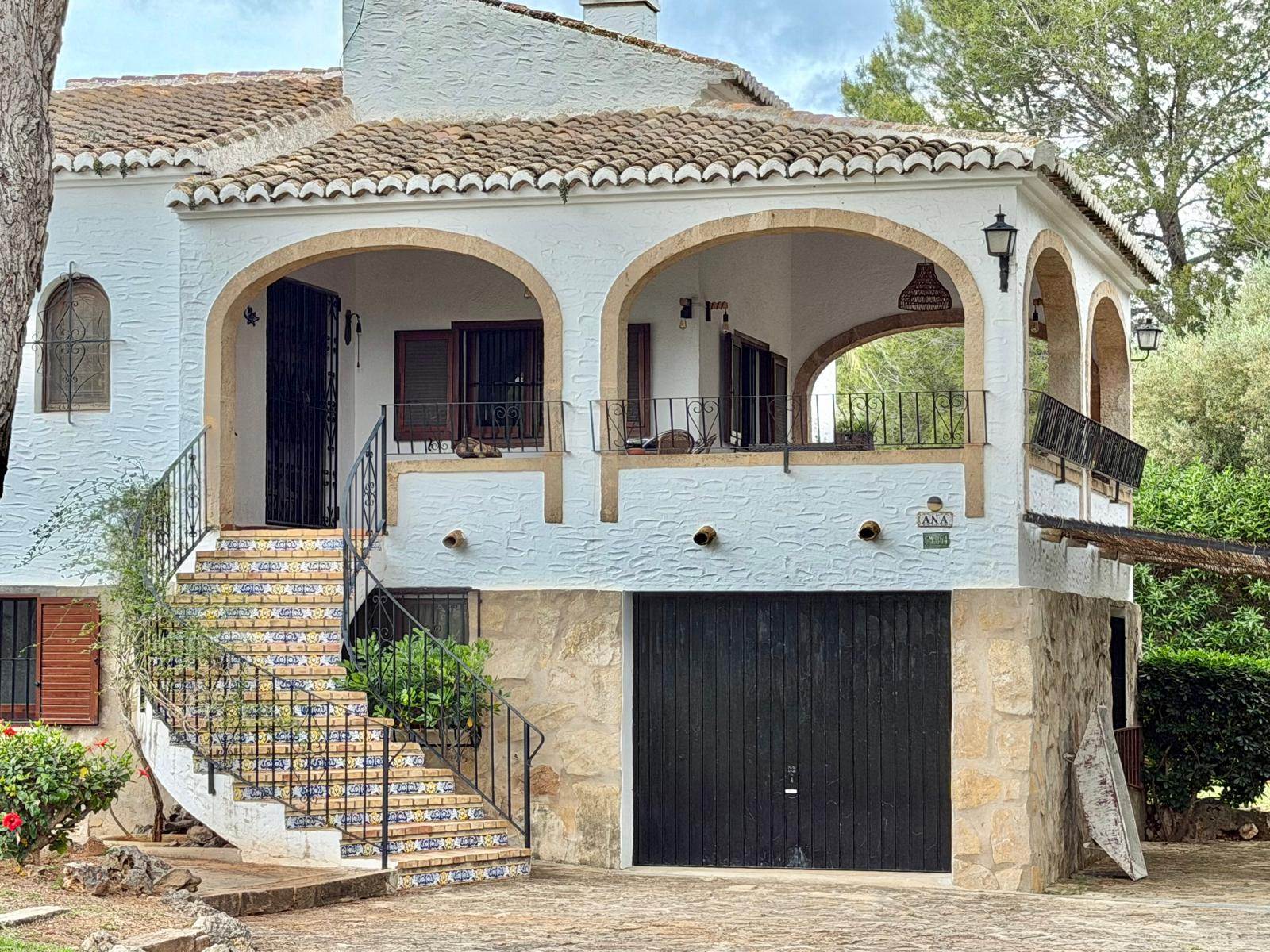 2-4B8K79 - Traditional villa for sale in Javea just a few meters from Arenal beach.