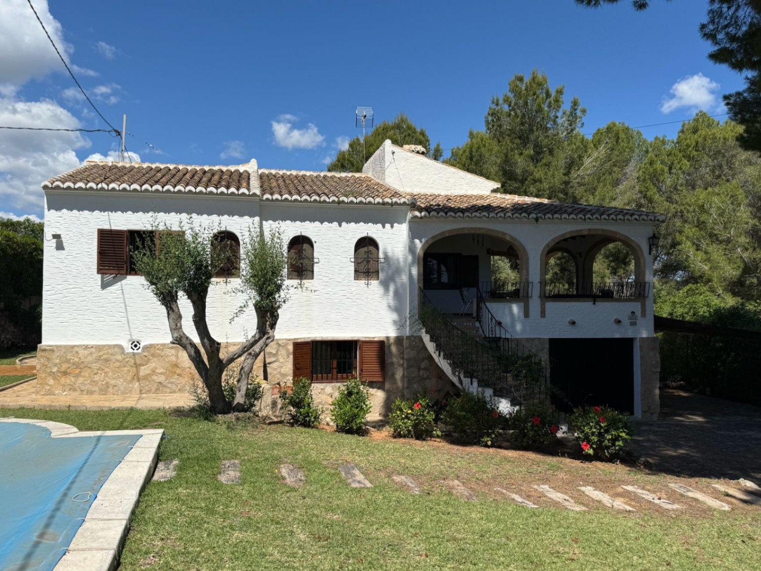 2-4B8K79 - Traditional villa for sale in Javea just a few meters from Arenal beach.