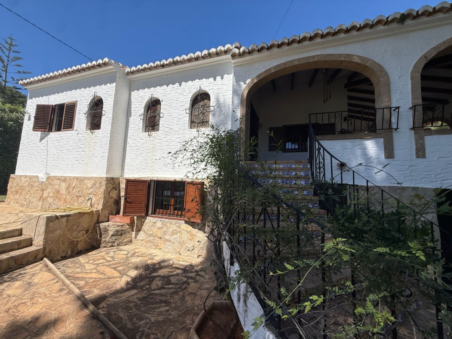2-4B8K79 - Traditional villa for sale in Javea just a few meters from Arenal beach.
