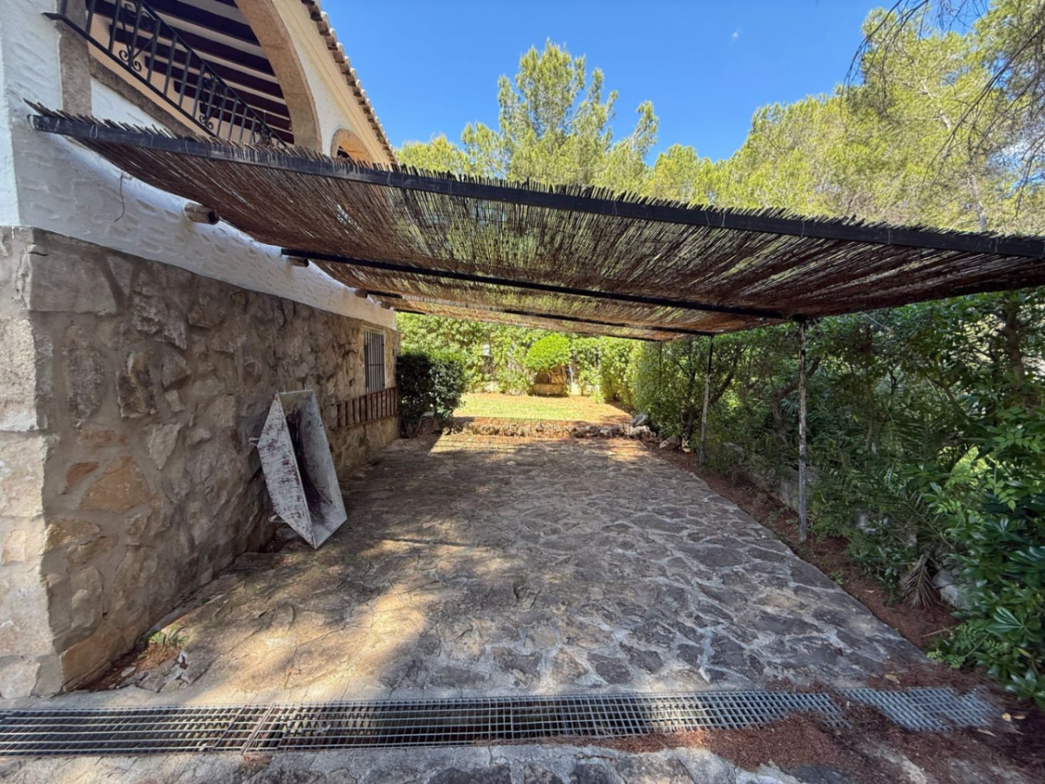 2-4B8K79 - Traditional villa for sale in Javea just a few meters from Arenal beach.