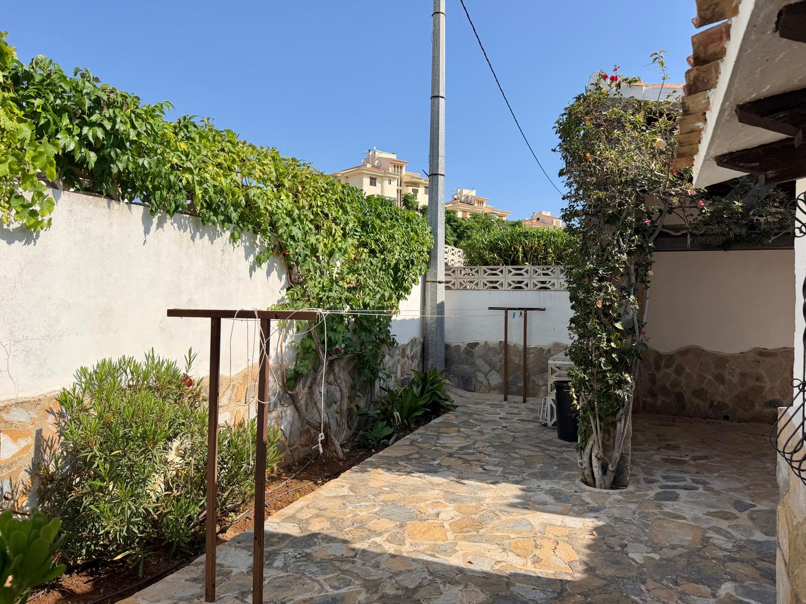 2-1ADI3P4 - Charming traditional-style chalet for sale on the beachfront in Denia.