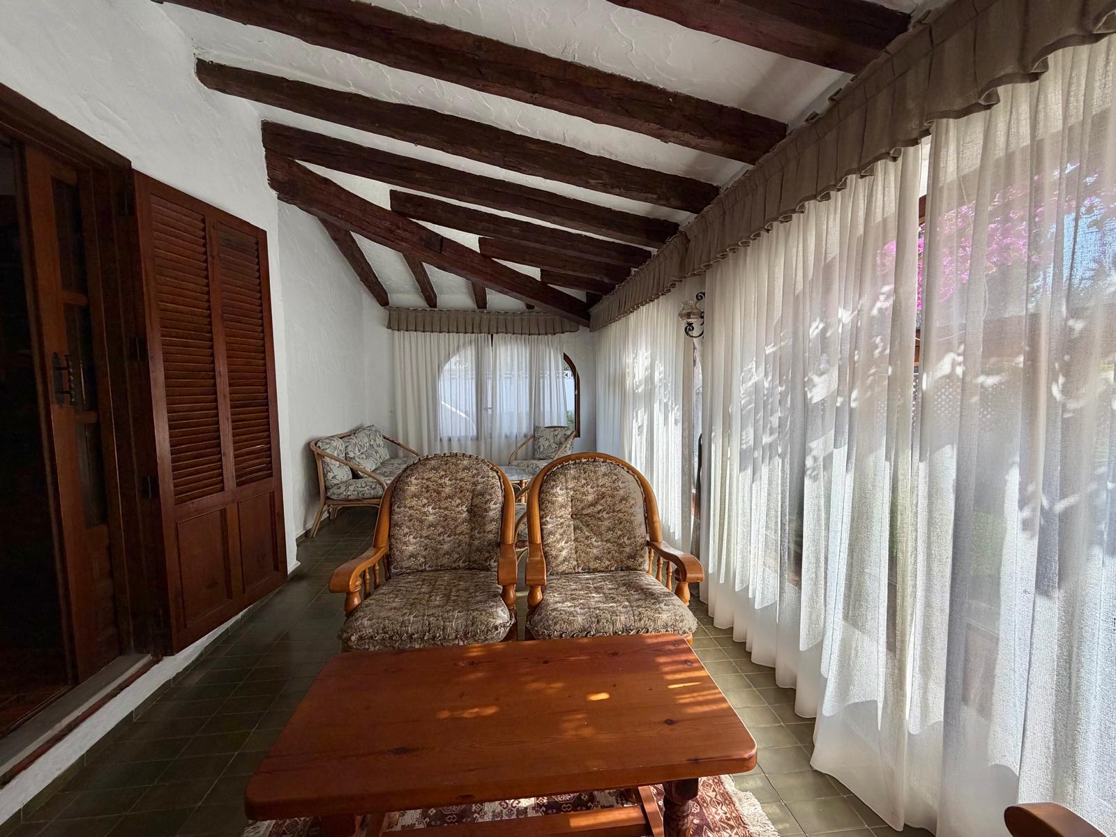 2-1ADI3P4 - Charming traditional-style chalet for sale on the beachfront in Denia.