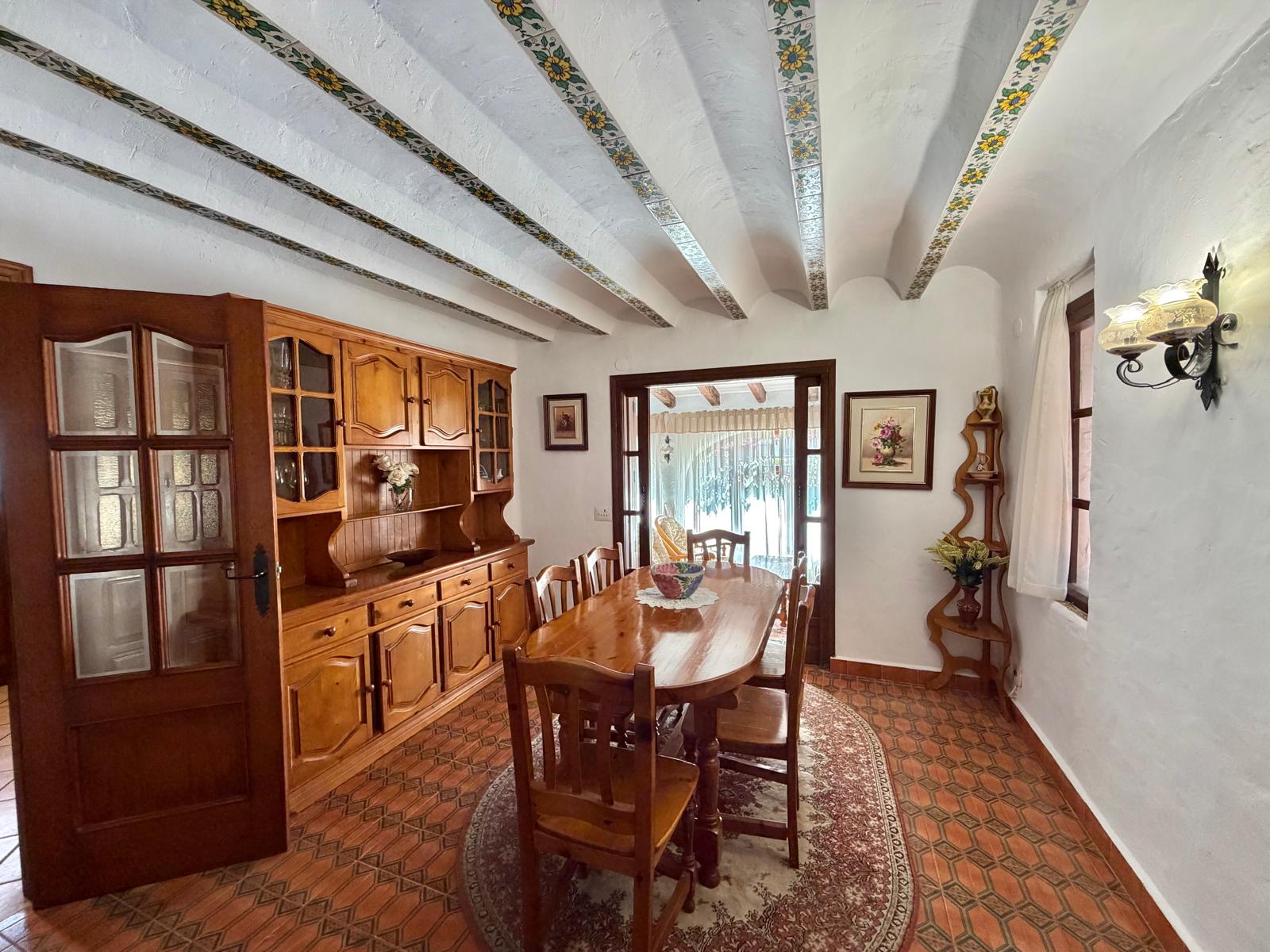 2-1ADI3P4 - Charming traditional-style chalet for sale on the beachfront in Denia.