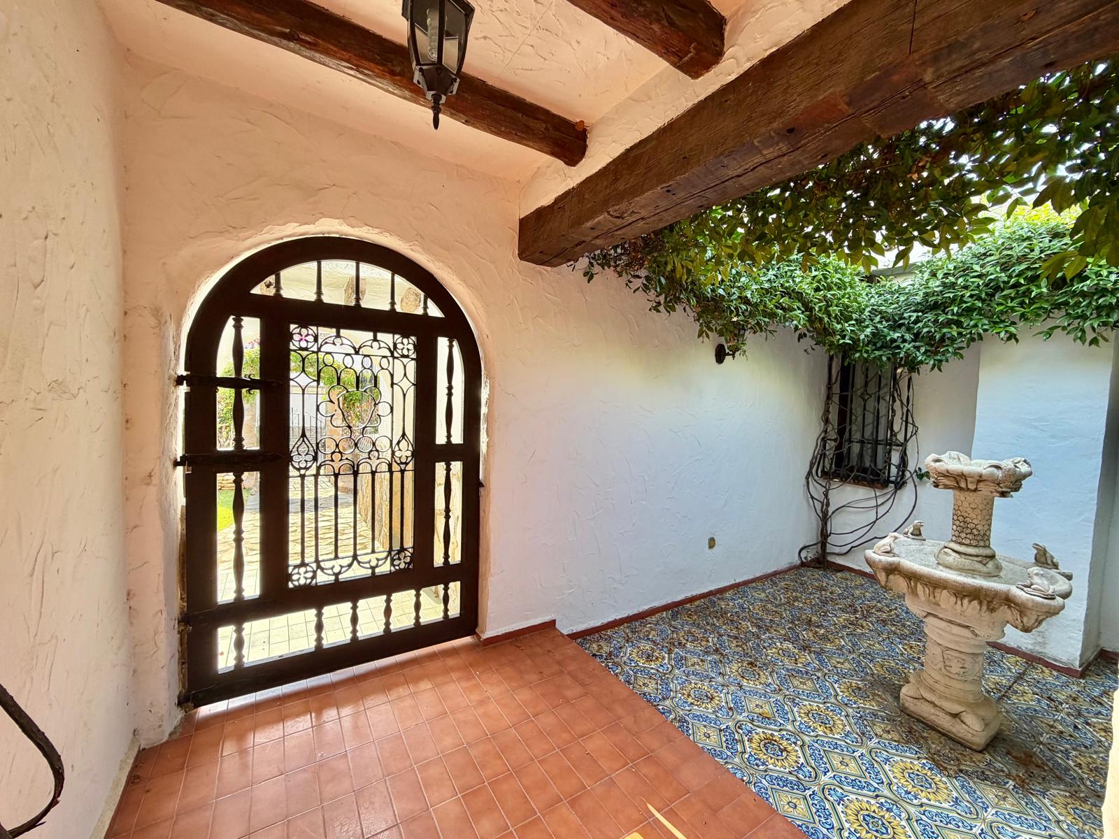 2-1ADI3P4 - Charming traditional-style chalet for sale on the beachfront in Denia.