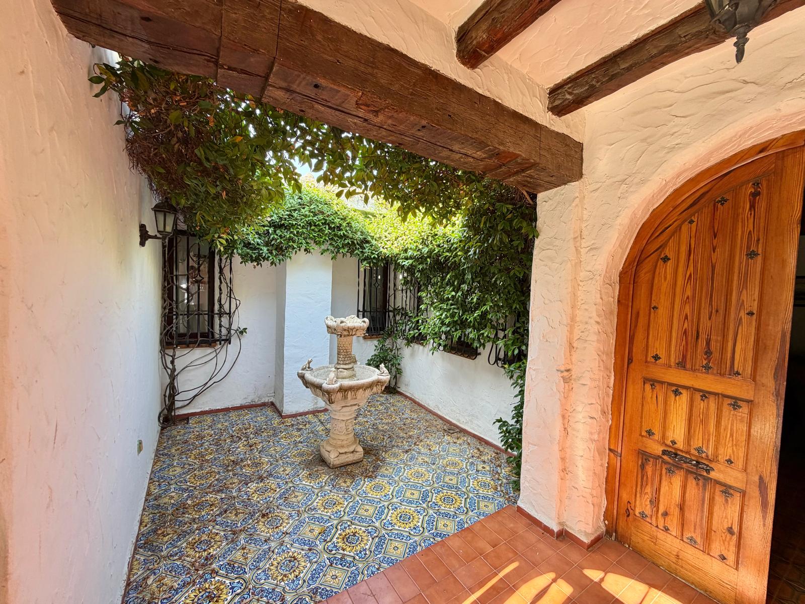 2-1ADI3P4 - Charming traditional-style chalet for sale on the beachfront in Denia.