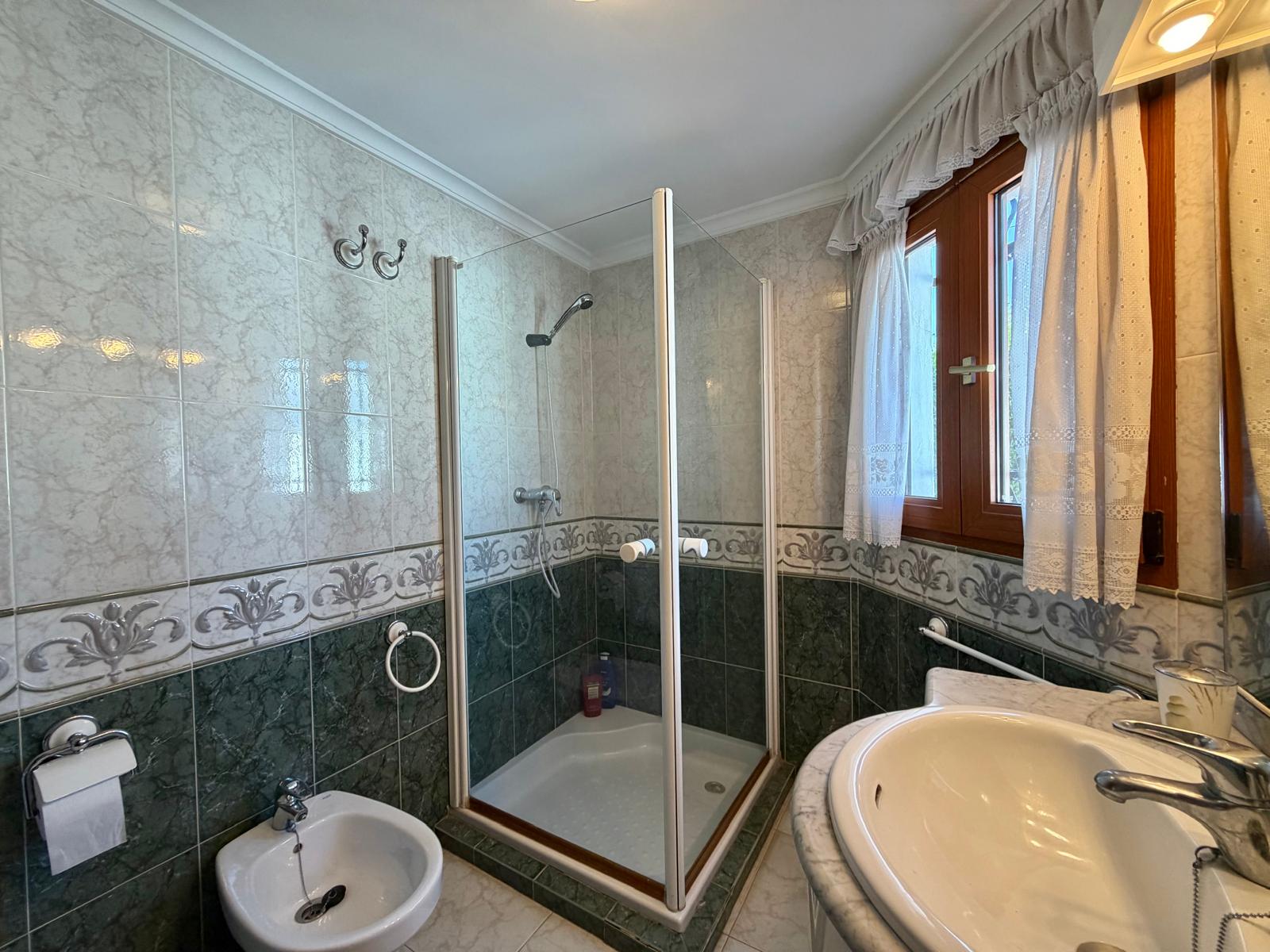 2-1ADI3P4 - Charming traditional-style chalet for sale on the beachfront in Denia.