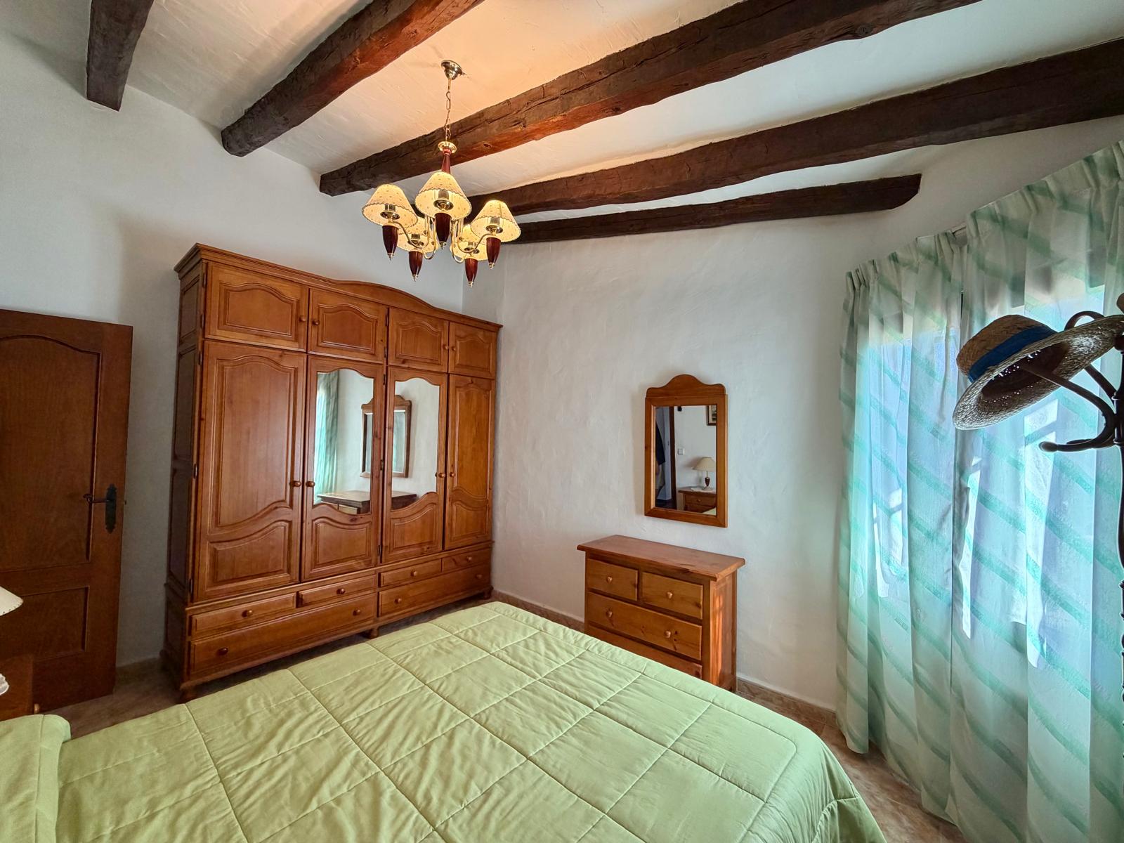 2-1ADI3P4 - Charming traditional-style chalet for sale on the beachfront in Denia.