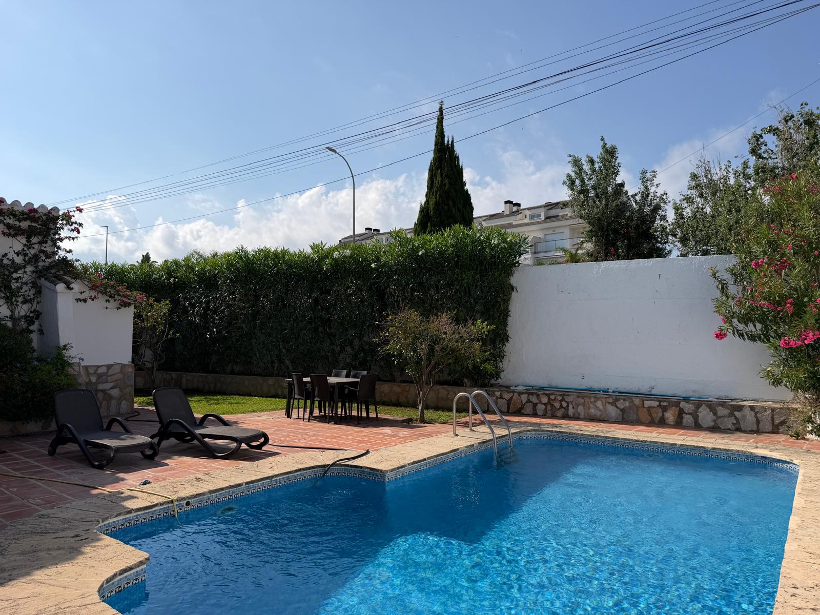 2-1ADI3P4 - Charming traditional-style chalet for sale on the beachfront in Denia.