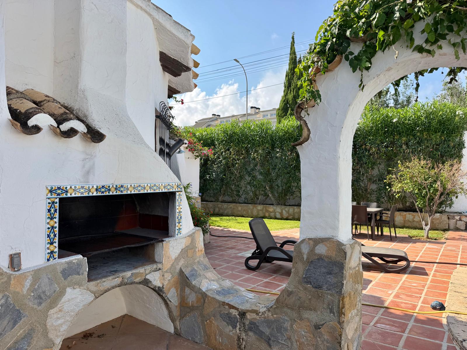 2-1ADI3P4 - Charming traditional-style chalet for sale on the beachfront in Denia.