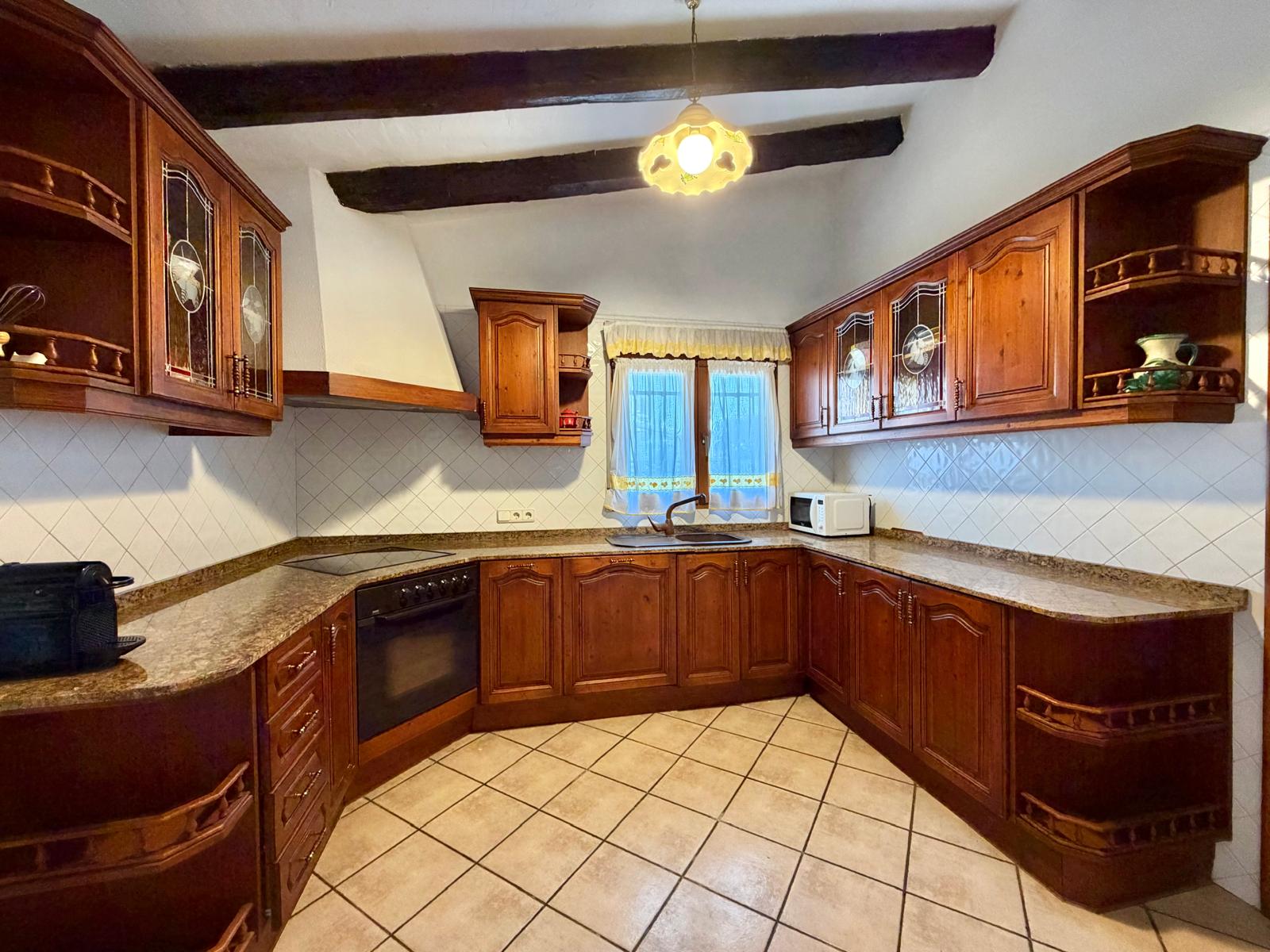 2-1ADI3P4 - Charming traditional-style chalet for sale on the beachfront in Denia.
