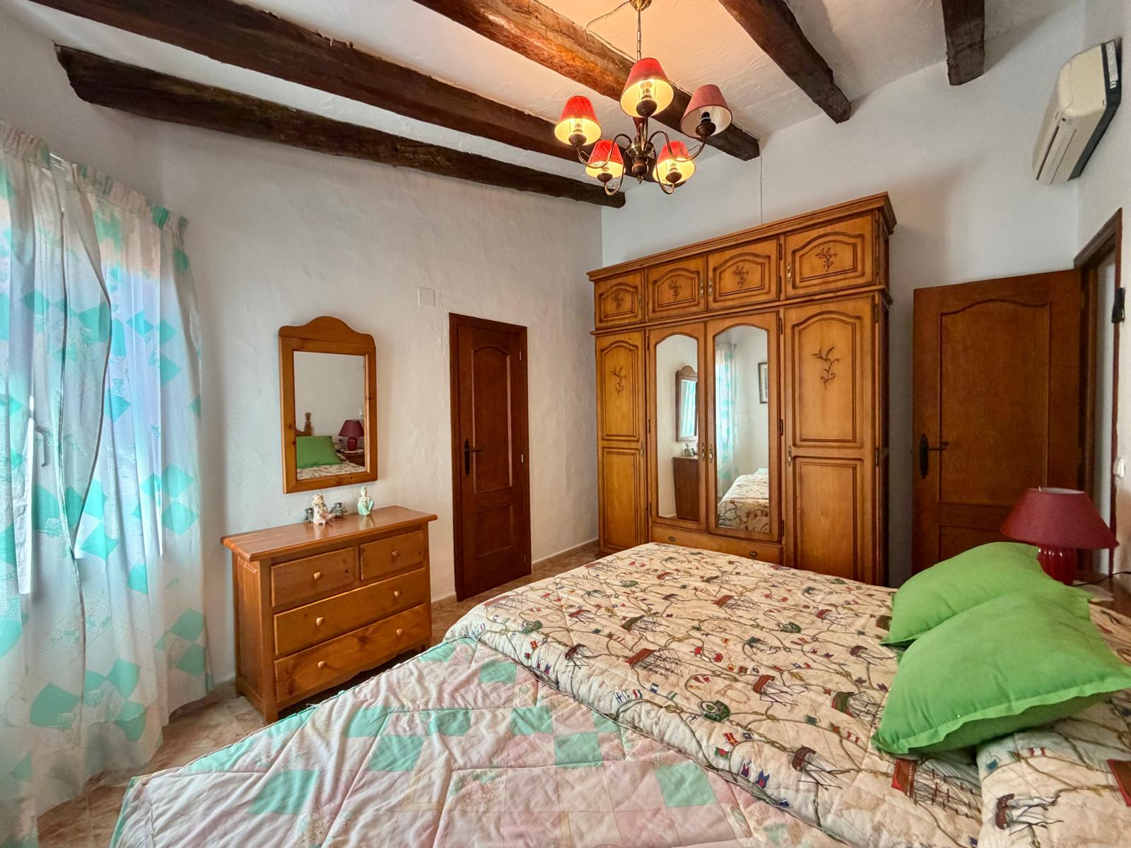 2-1ADI3P4 - Charming traditional-style chalet for sale on the beachfront in Denia.