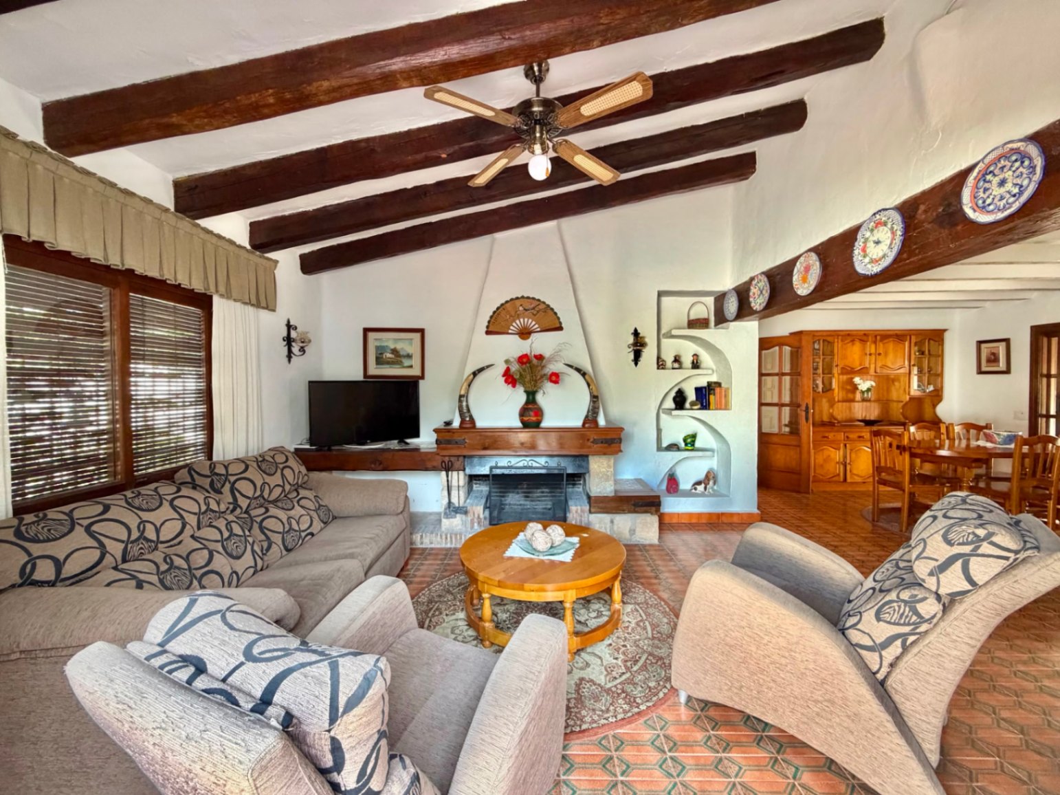 2-1ADI3P4 - Charming traditional-style chalet for sale on the beachfront in Denia.