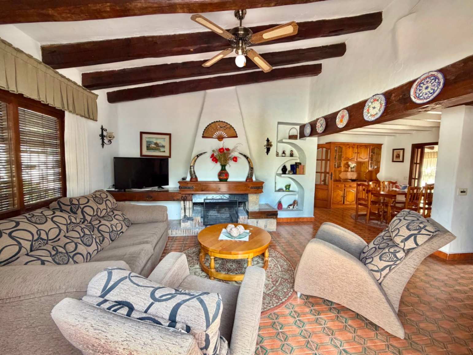 2-1ADI3P4 - Charming traditional-style chalet for sale on the beachfront in Denia.