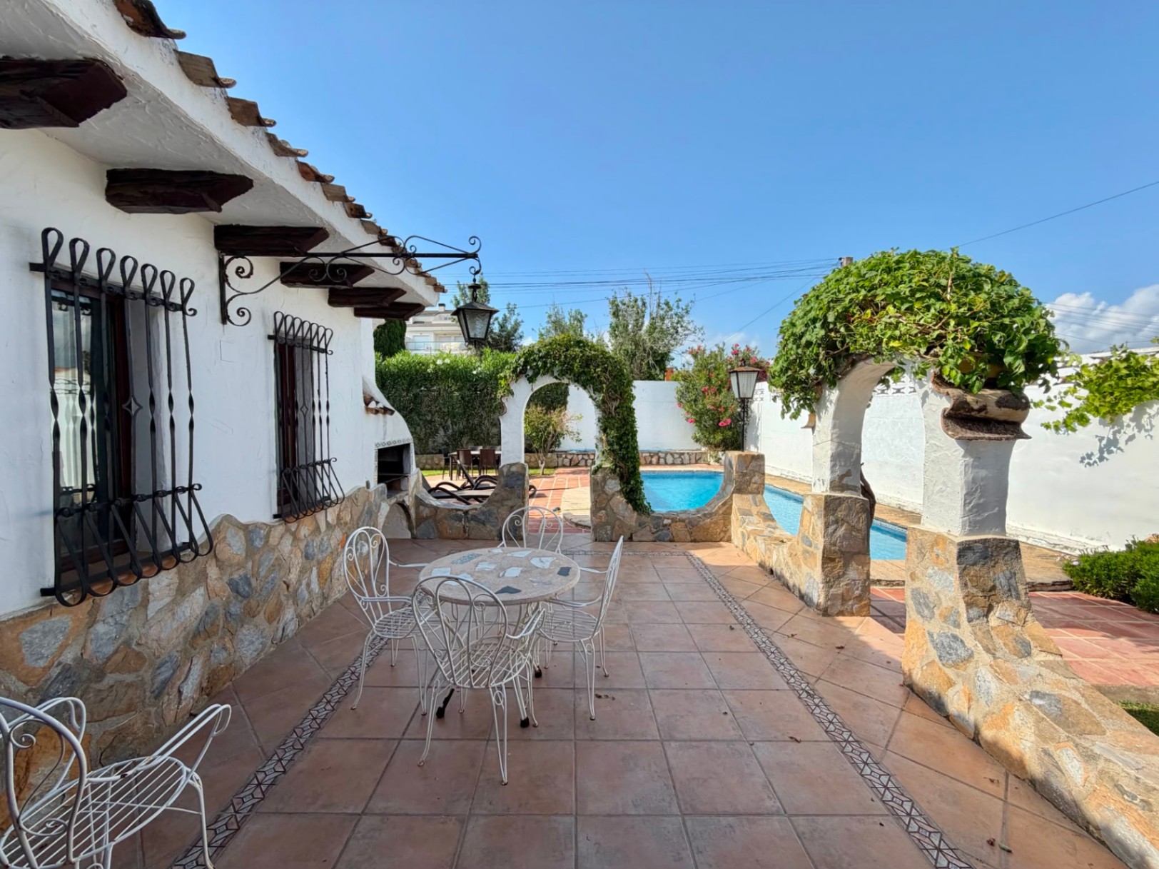 2-1ADI3P4 - Charming traditional-style chalet for sale on the beachfront in Denia.
