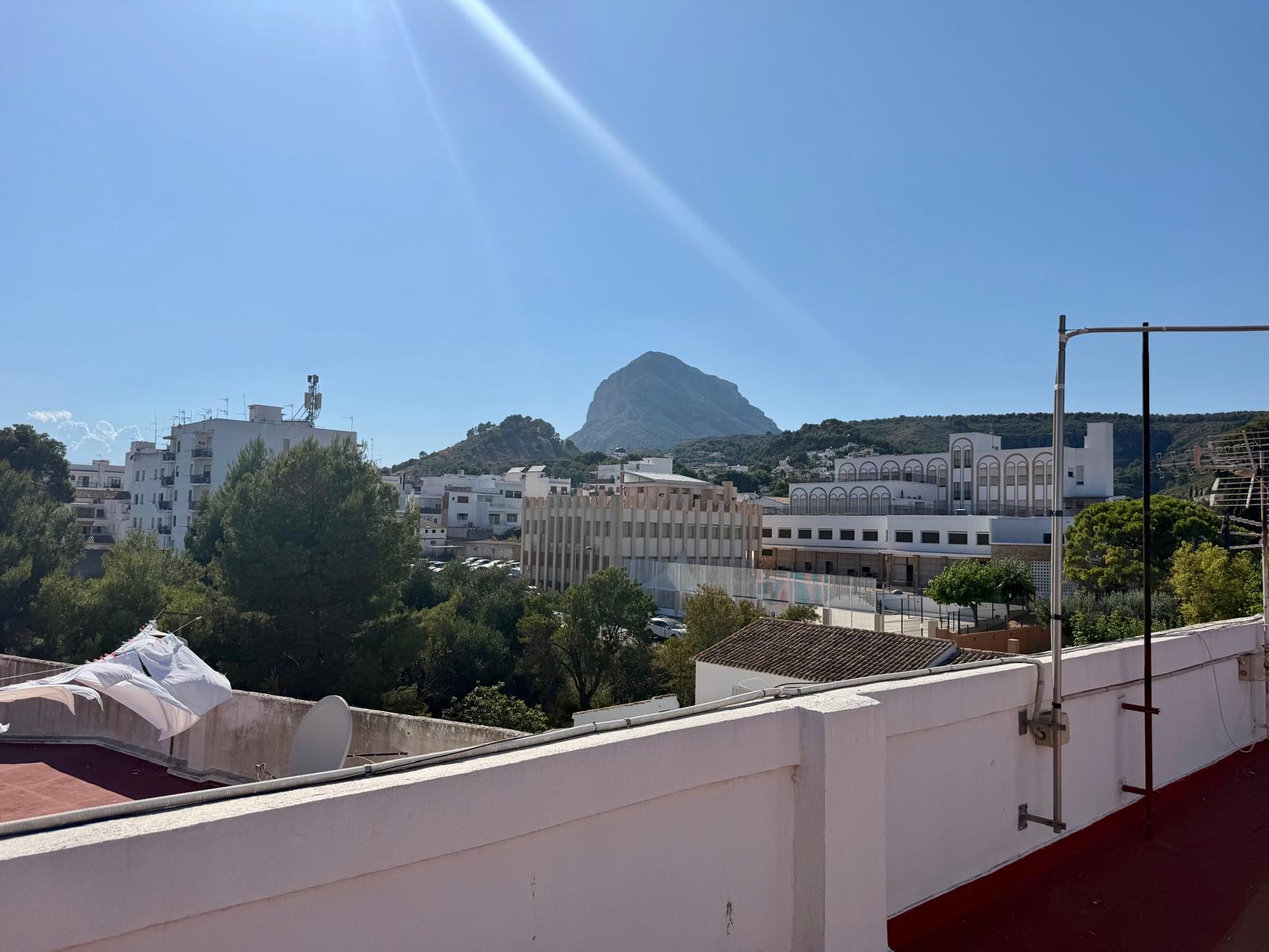 2-1O1CNV7 - Appartement rénové à vendre à Jávea, au centre-ville.