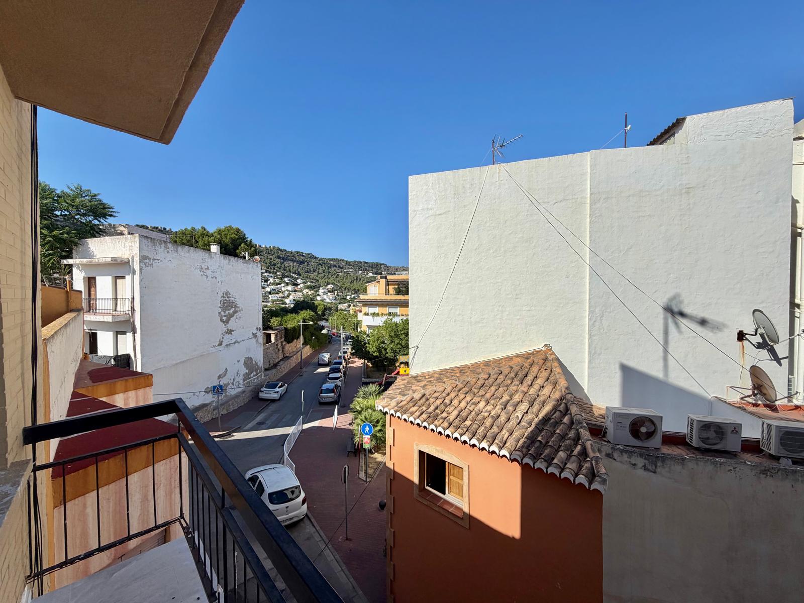 2-1O1CNV7 - Appartement rénové à vendre à Jávea, au centre-ville.