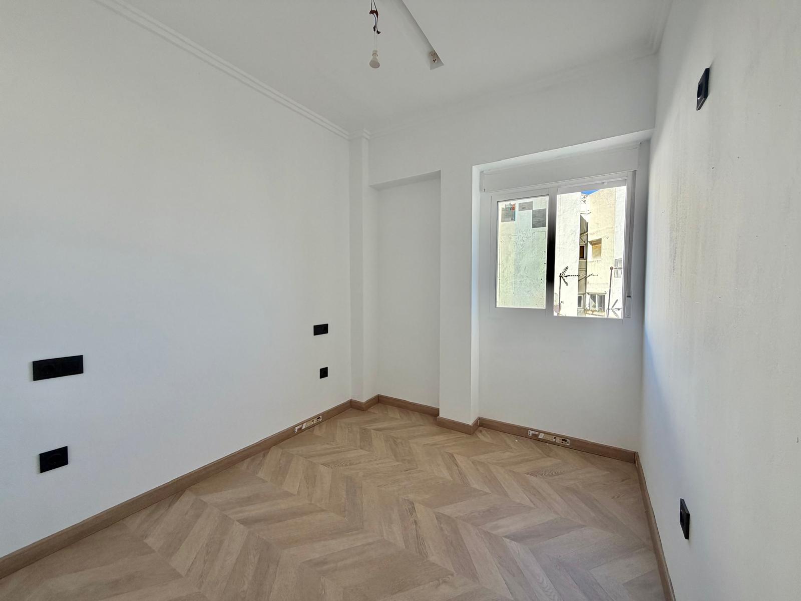 2-1O1CNV7 - Appartement rénové à vendre à Jávea, au centre-ville.