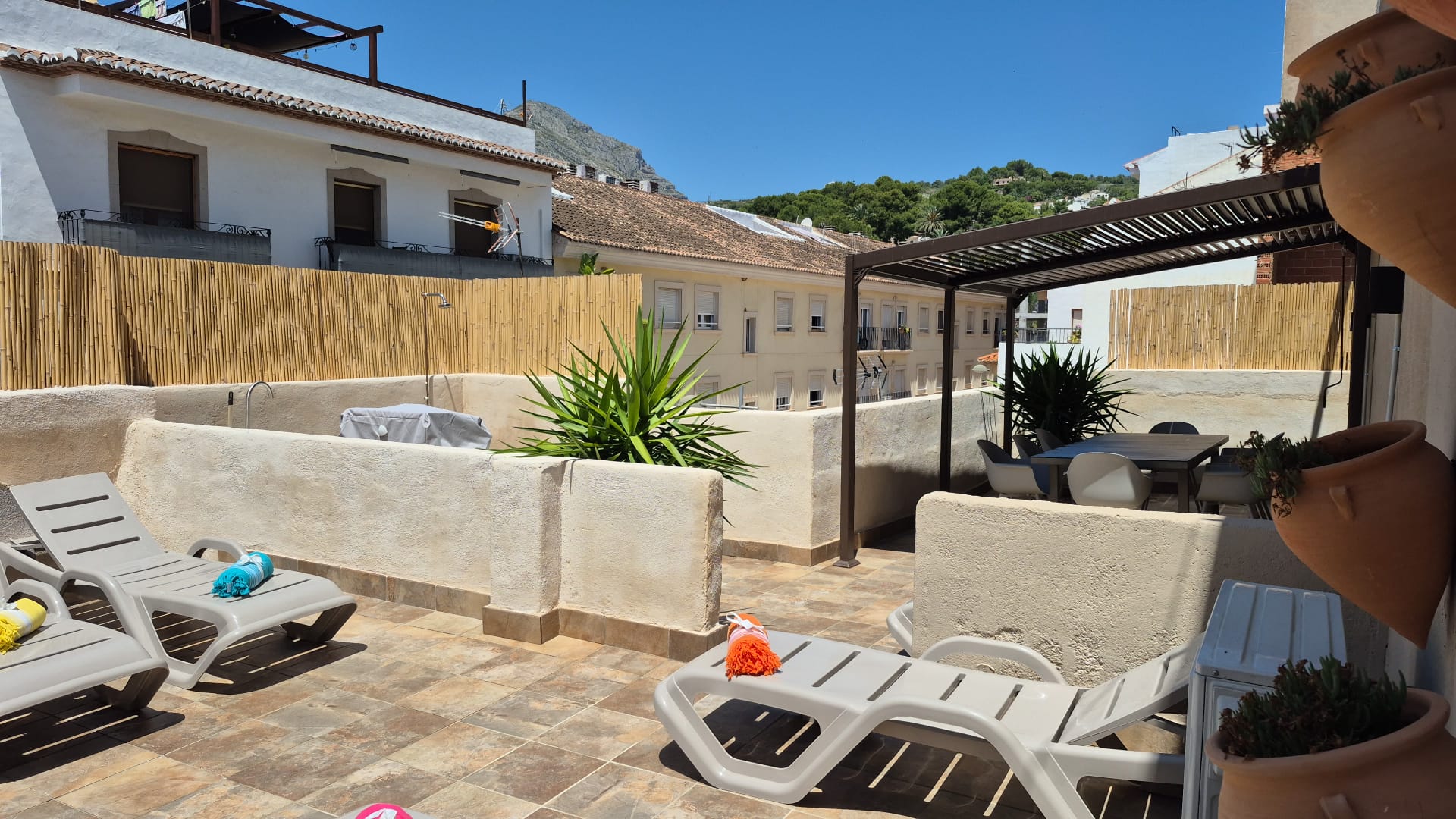 2-1YSL4C8 - Exclusive fully renovated village house for sale in Javea.