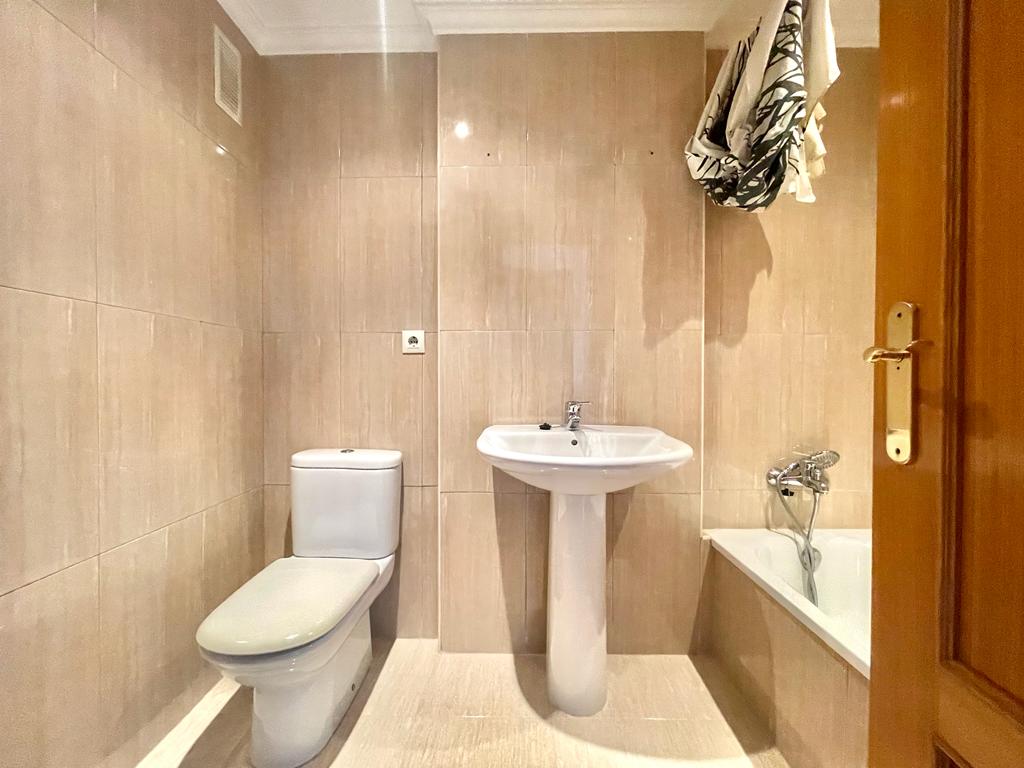 Piso de 4 dormitorios y 4 baños completos en venta en Javes