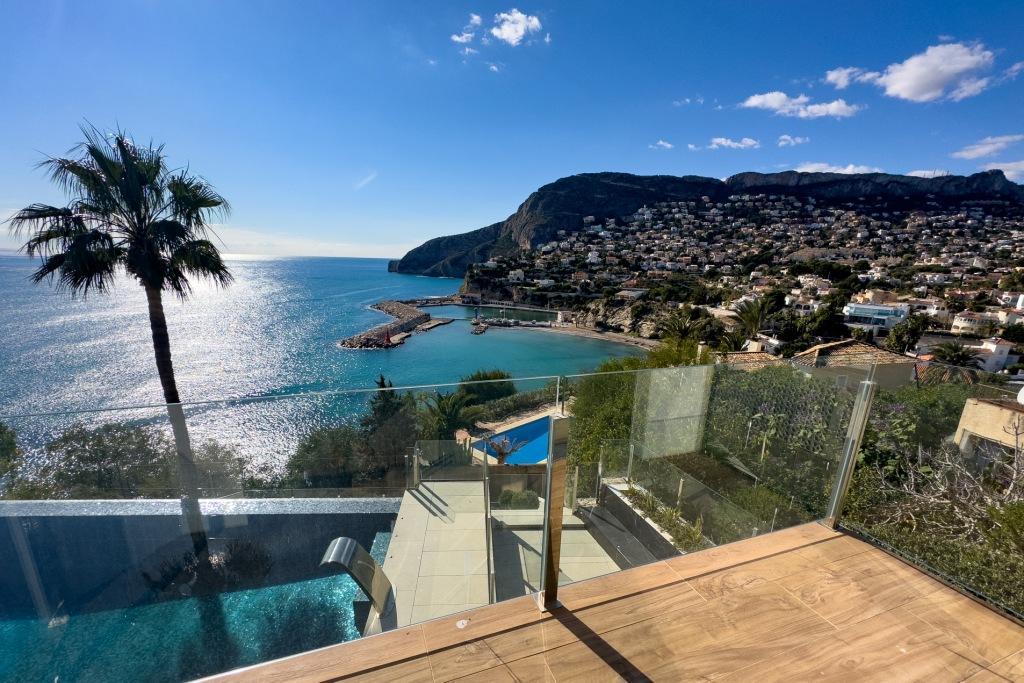 Luxury villa for sale in Calpe on the seafront