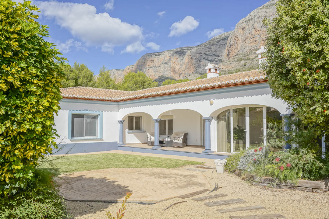 Preciosa villa de una sola planta en venta en el Montgo, Javea