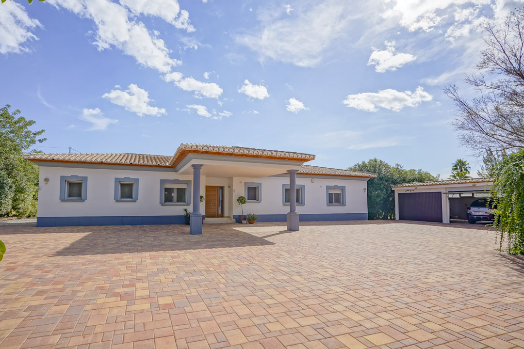 Beautiful single-storey villa for sale in El Montgo, Javea