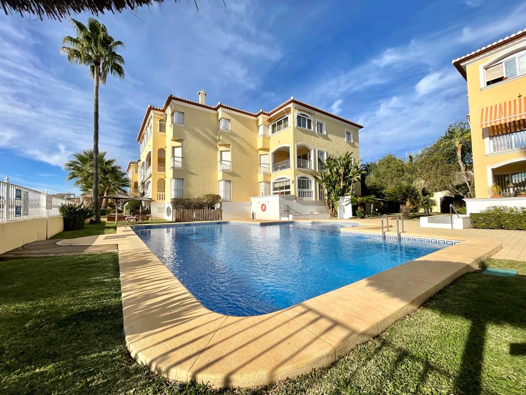 Penthouse for sale in the port of Javea with parking space