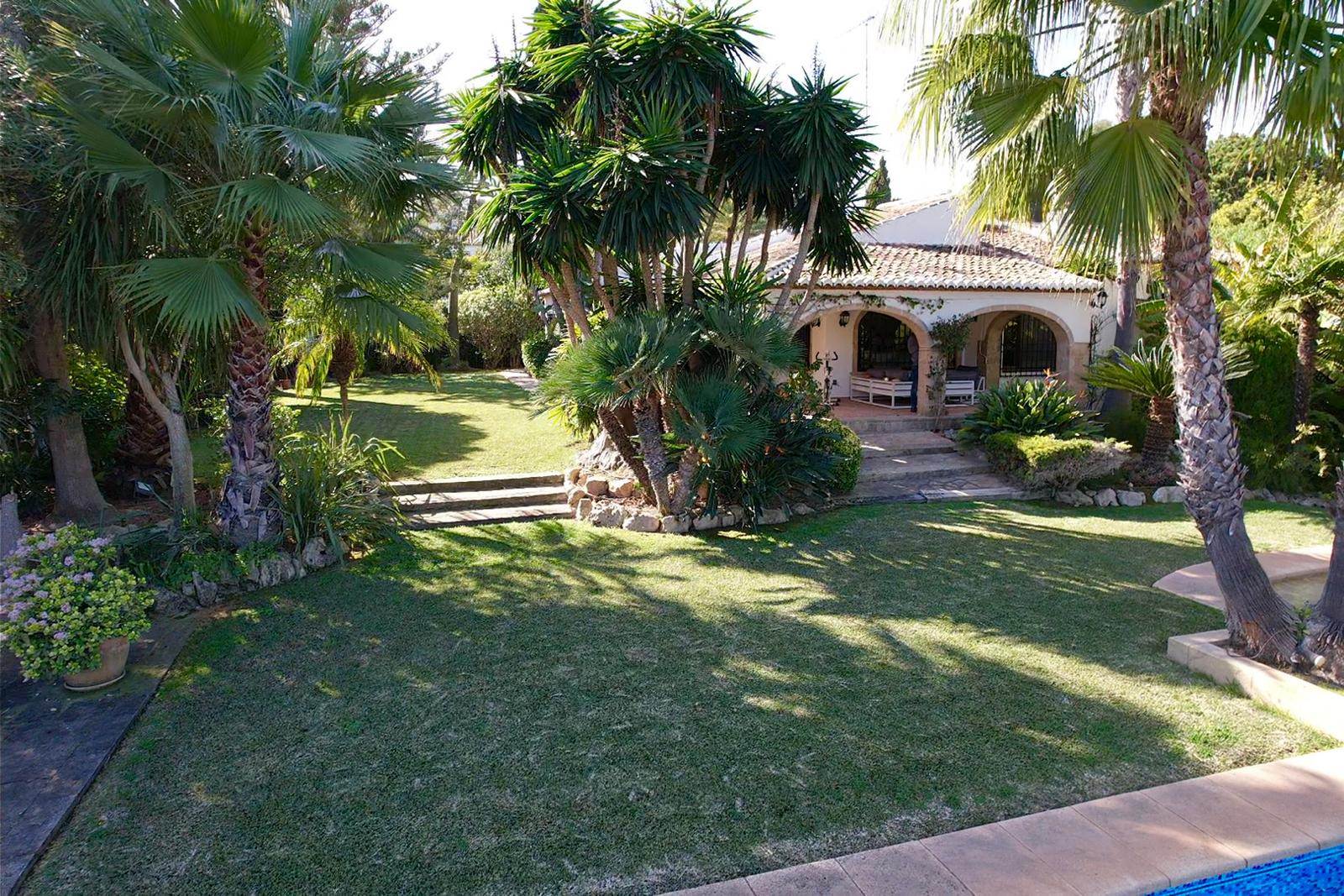 Villa ensoleillée à vendre à Tosalet de Javea