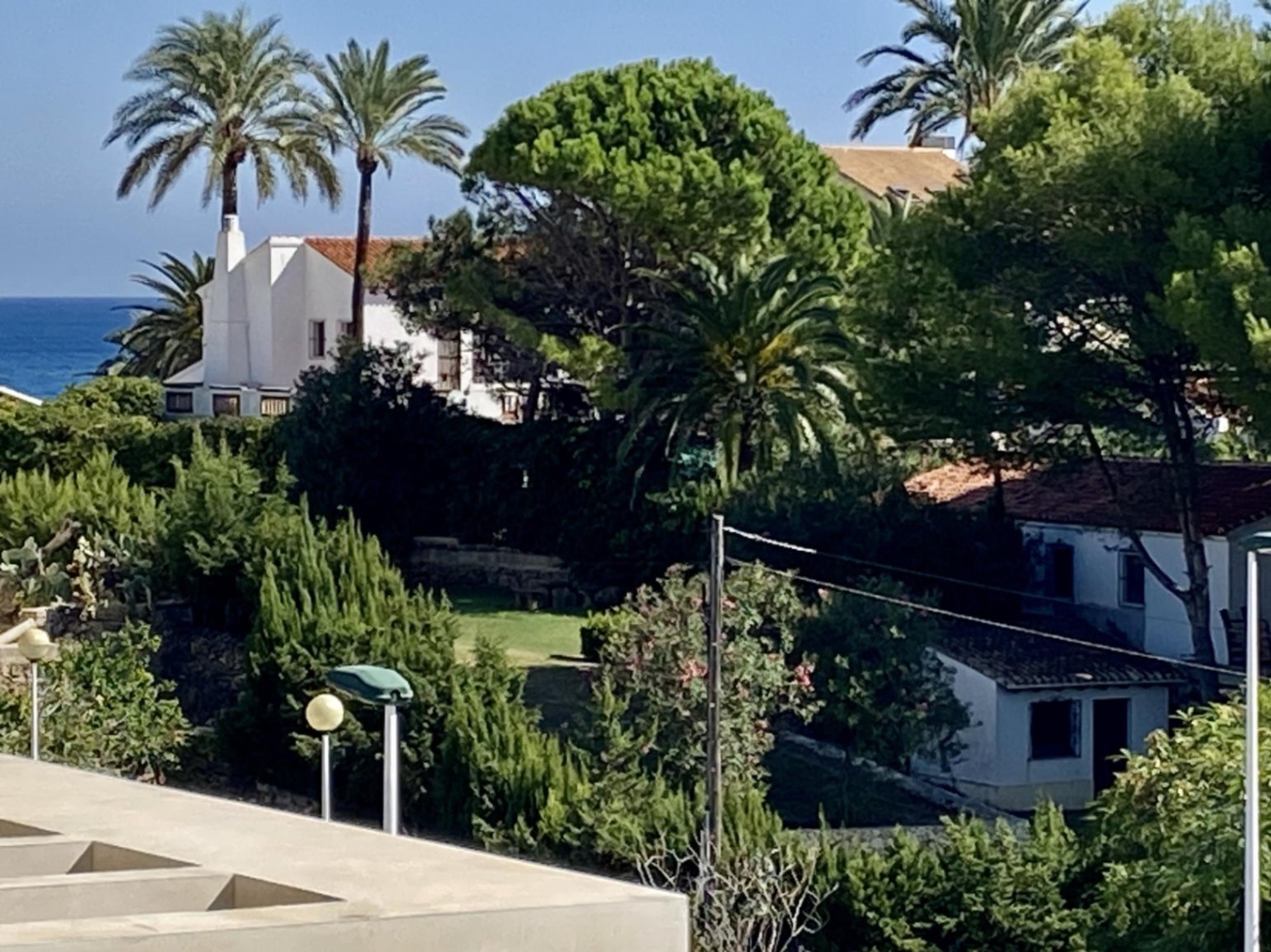 Duplex penthouse gelegen aan de Calle Génova, in Montañar I, op de tweede lijn van de zee, Javea.