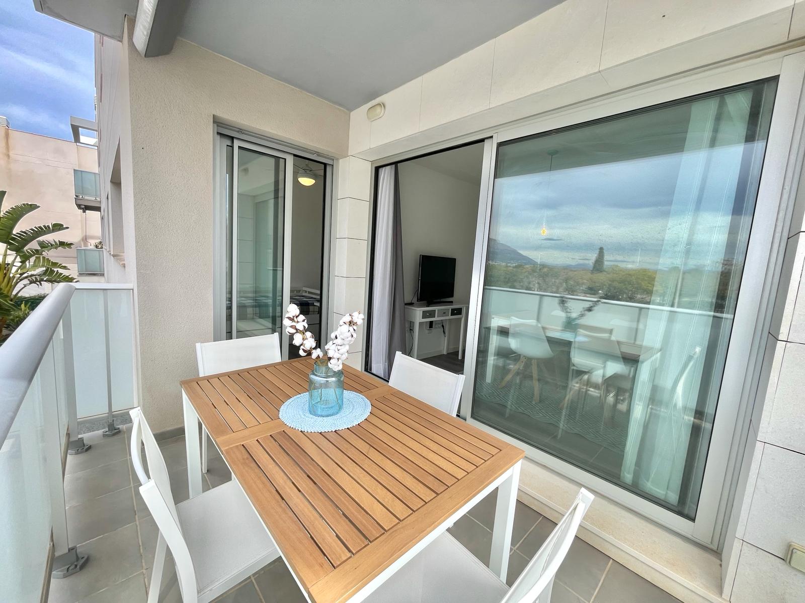 Bright 3-bedroom apartment with views of the Montgo for sale in Javea with parking and storage room