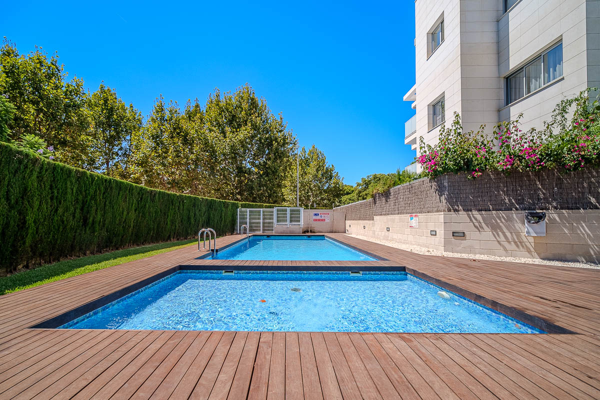 Bright 3-bedroom apartment with views of the Montgo for sale in Javea with parking and storage room