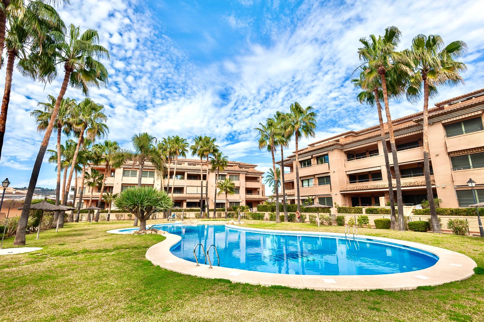 Exclusive apartment for sale in the first Montañar of Javea with 2 parking spaces and storage room