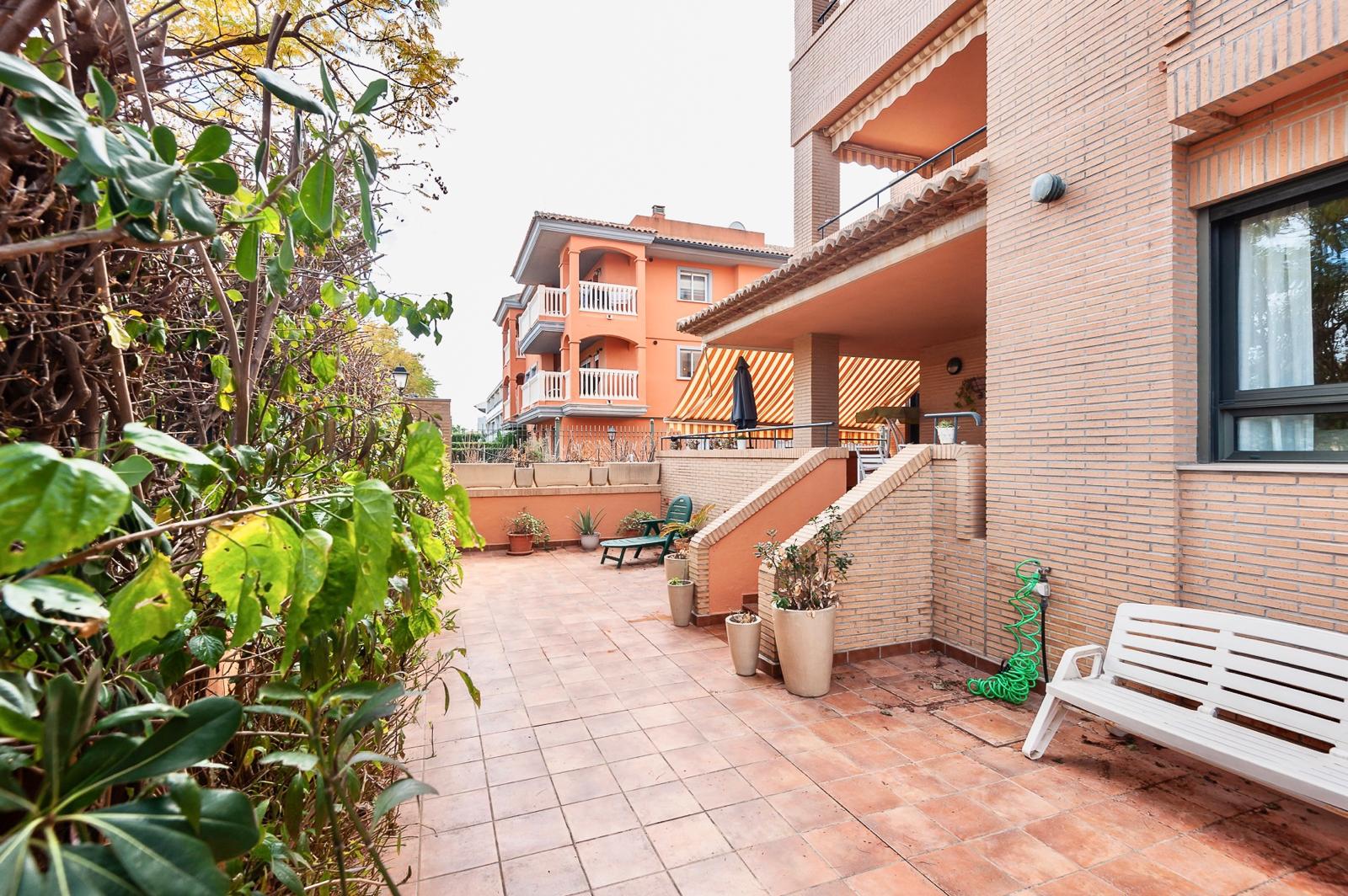 Exclusive apartment for sale in the first Montañar of Javea with 2 parking spaces and storage room