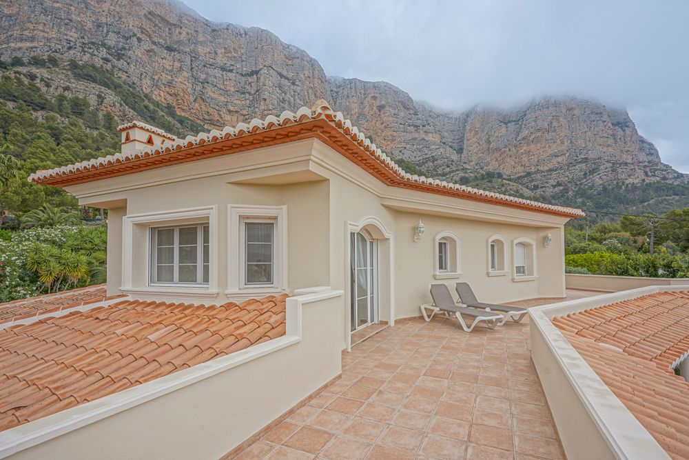 Traditionele villa met panoramisch uitzicht te koop in Javea