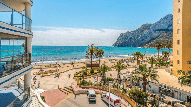 Apartment for sale in front of the beach in Calpe