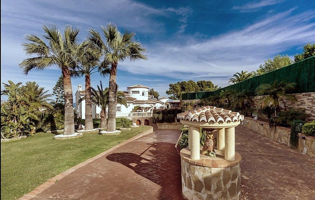 Villa en venta en javea con vistas al mar y jardín