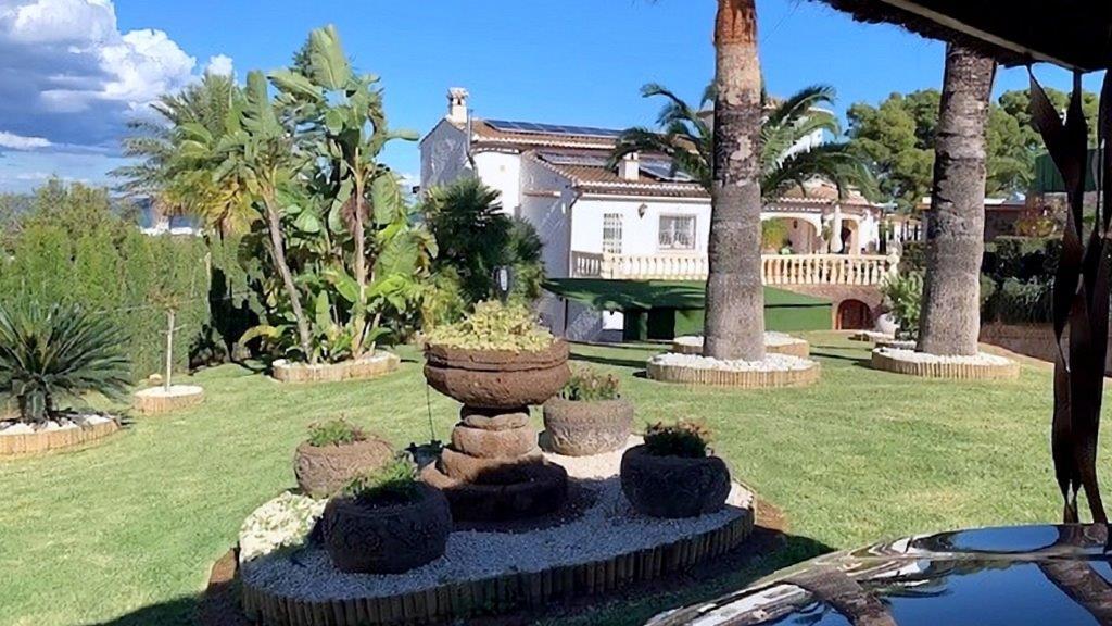 Villa for sale in javea with sea views and garden