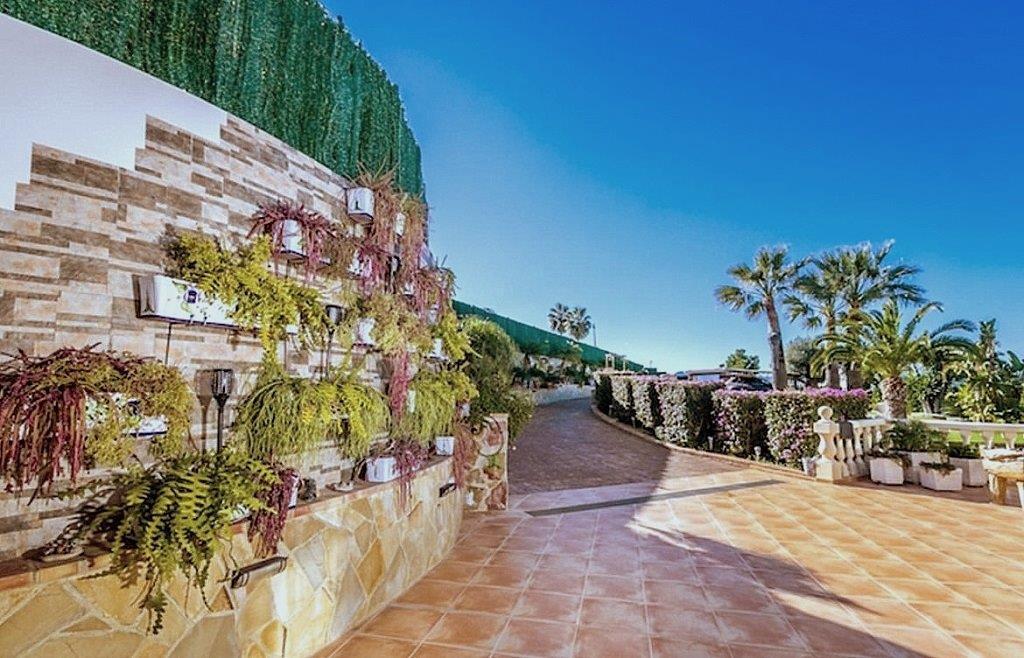 Villa for sale in javea with sea views and garden