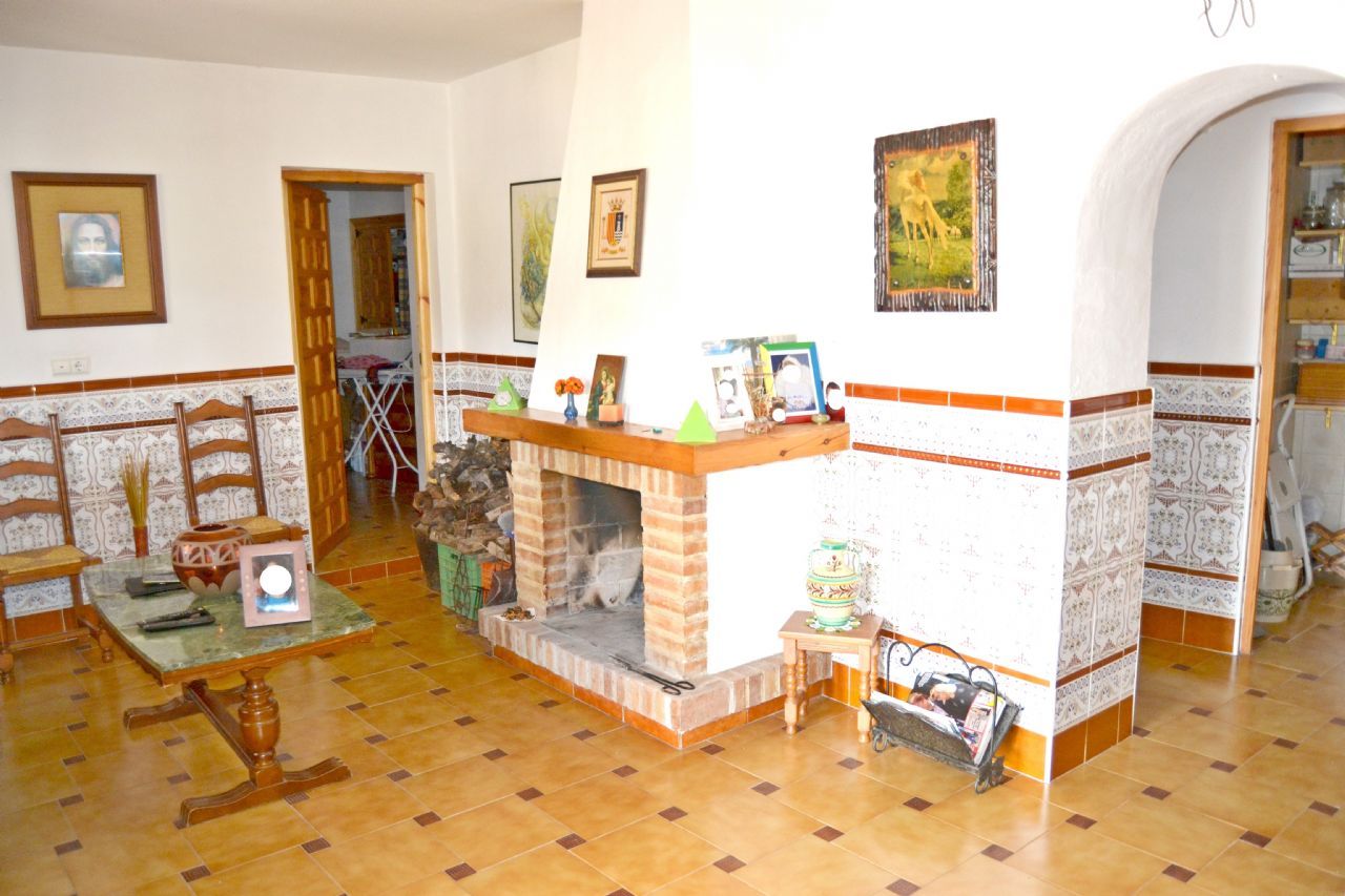 Semi-detached villa for sale in Javea with large plot