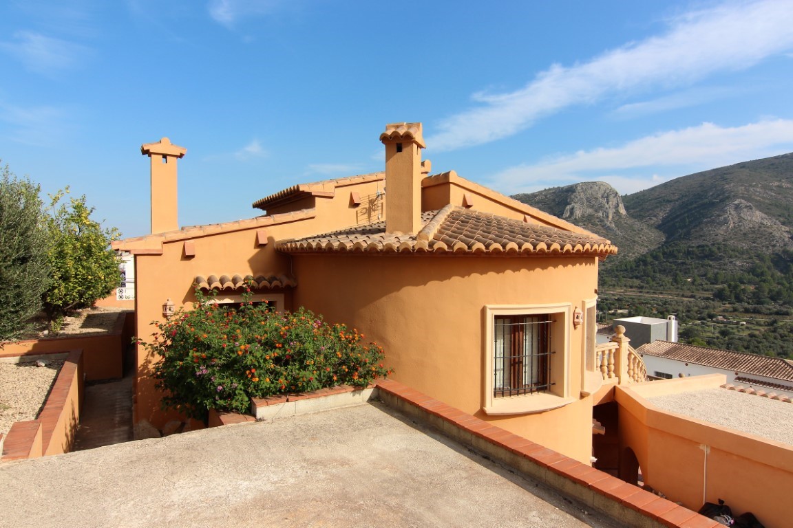 Traditional Spanish villa for sale in Pedreguer